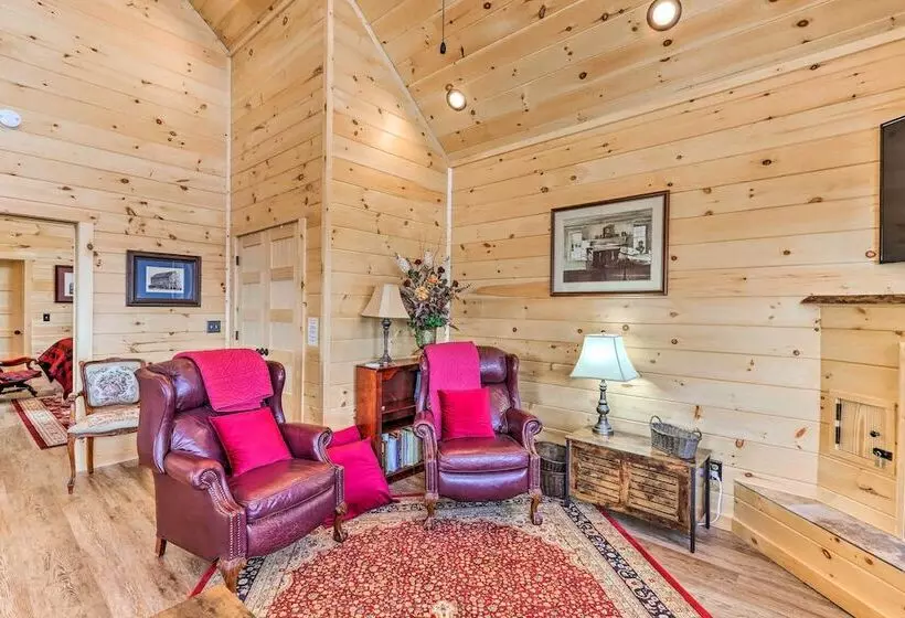 Mineral Bluff Cabin Near Lake Blue Ridge!