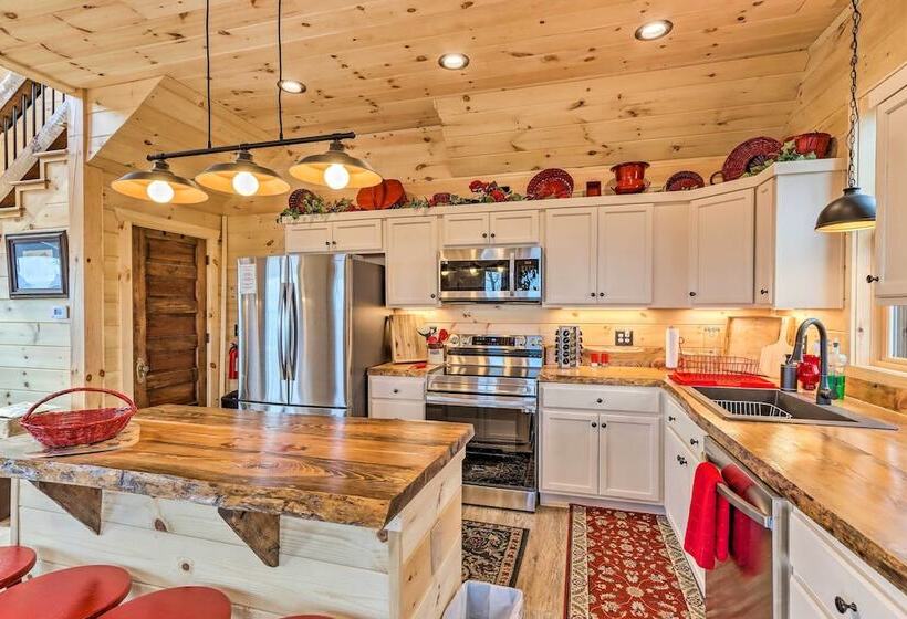Mineral Bluff Cabin Near Lake Blue Ridge!