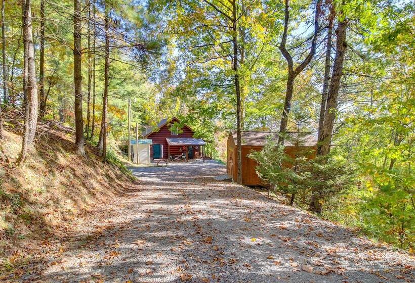 Mountaintop Cabin In Ellijay W/ Views & Fire Pit!