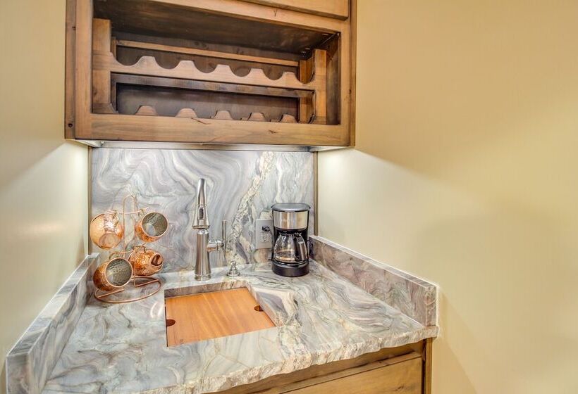 Mountaintop Cabin In Ellijay W/ Views & Fire Pit!