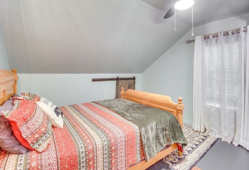 Mountaintop Cabin In Ellijay W/ Views & Fire Pit!