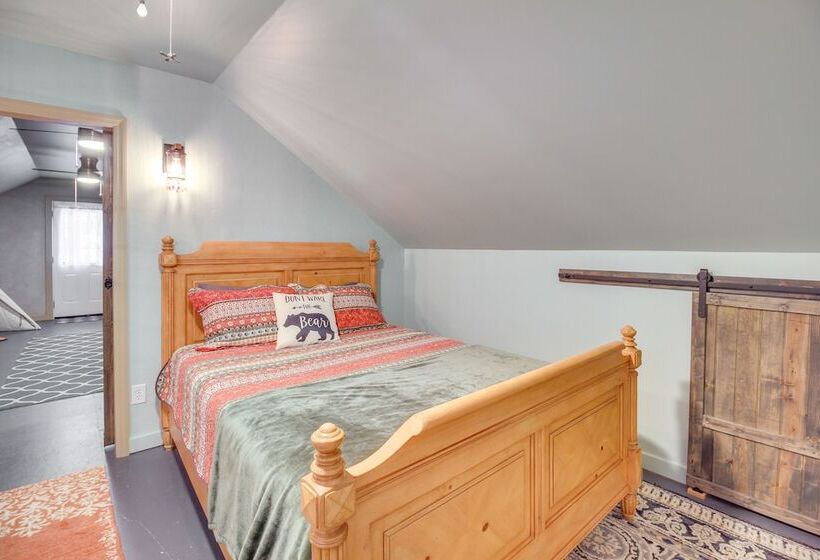 Mountaintop Cabin In Ellijay W/ Views & Fire Pit!