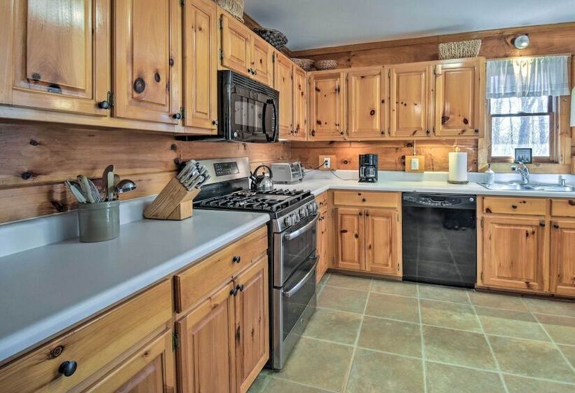 North Georgia Log Cabin Located In Bent Tree!