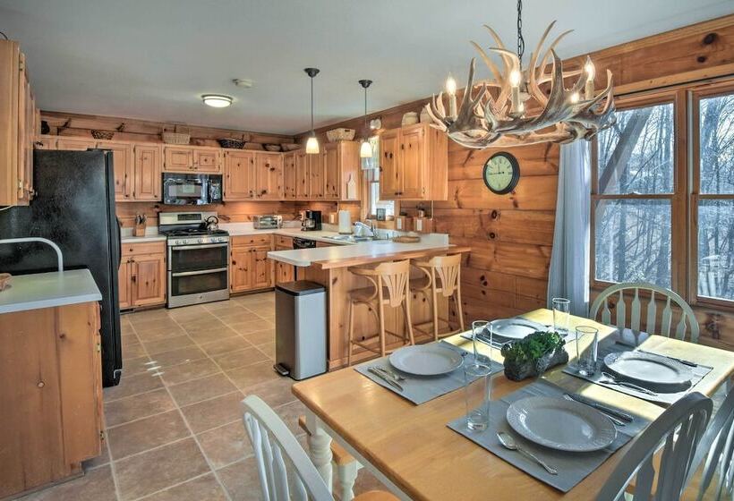 North Georgia Log Cabin Located In Bent Tree!