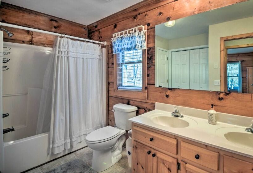 North Georgia Log Cabin Located In Bent Tree!