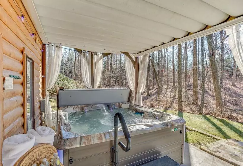 Peaceful Lawrenceville Cabin W/ Hot Tub On 6 Acres