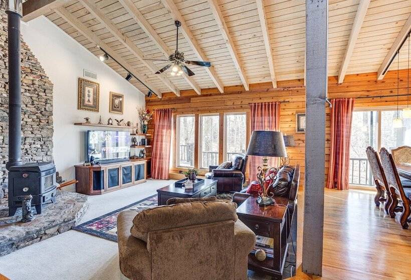 Peaceful Lawrenceville Cabin W/ Hot Tub On 6 Acres