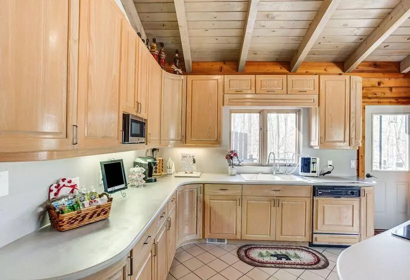 Peaceful Lawrenceville Cabin W/ Hot Tub On 6 Acres