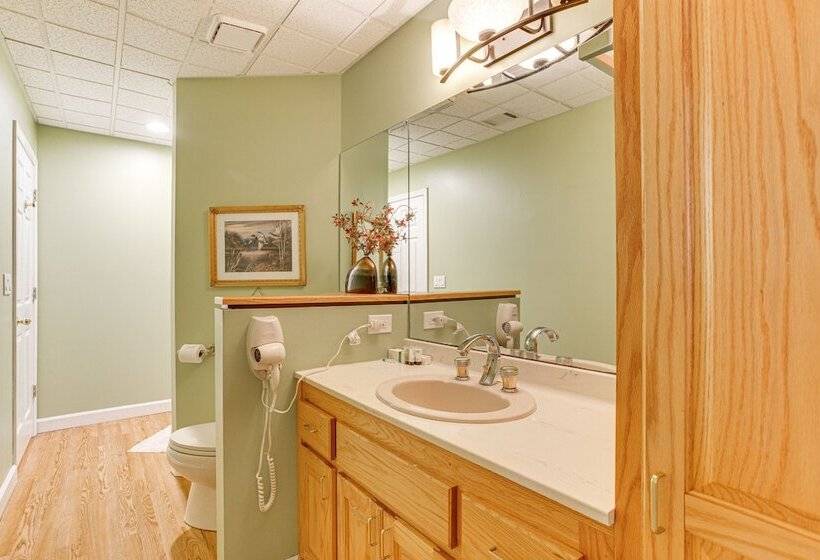 Peaceful Lawrenceville Cabin W/ Hot Tub On 6 Acres