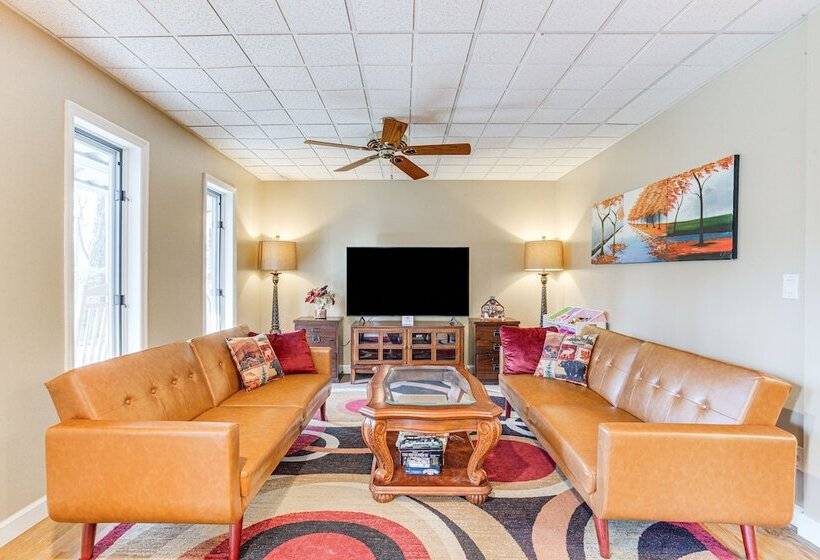 Peaceful Lawrenceville Cabin W/ Hot Tub On 6 Acres