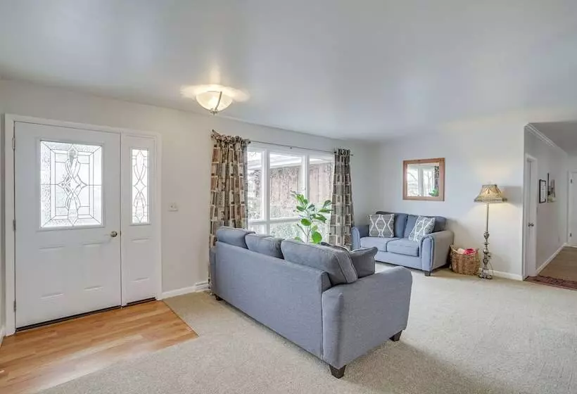 Peaceful + Quiet Home In Nappanees Countryside!