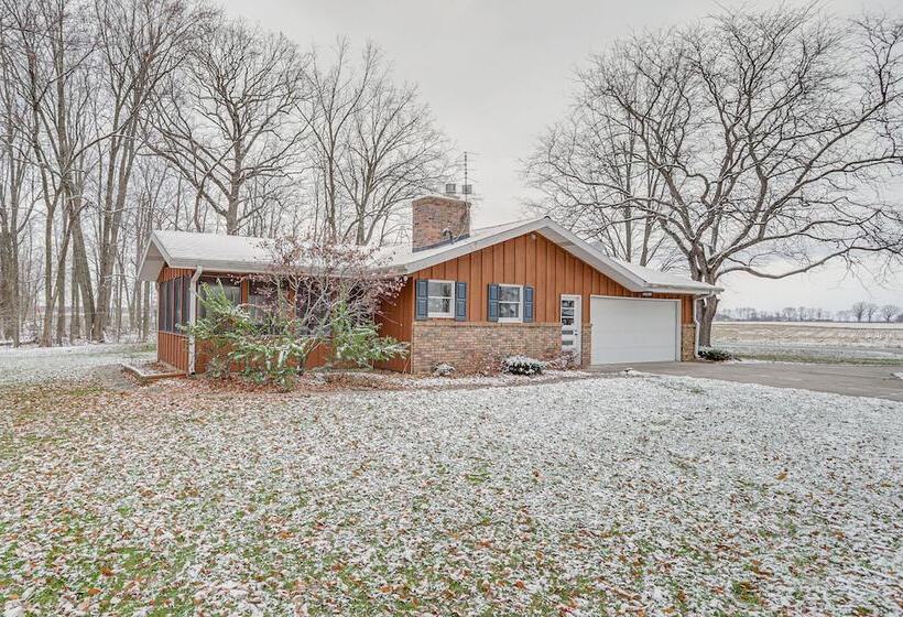 Peaceful + Quiet Home In Nappanees Countryside!