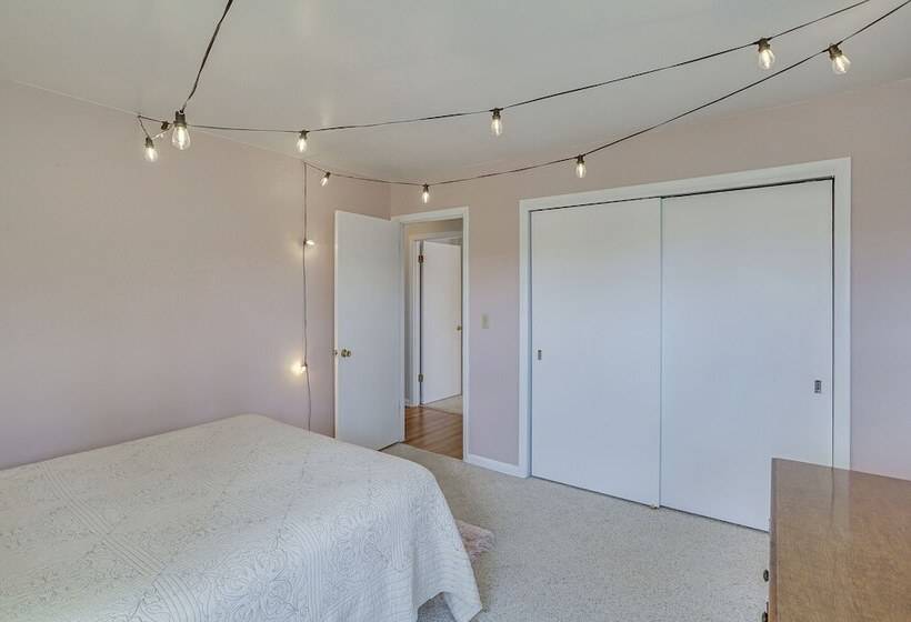 Peaceful + Quiet Home In Nappanees Countryside!