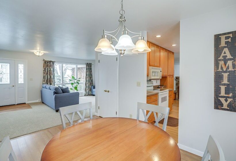 Peaceful + Quiet Home In Nappanees Countryside!