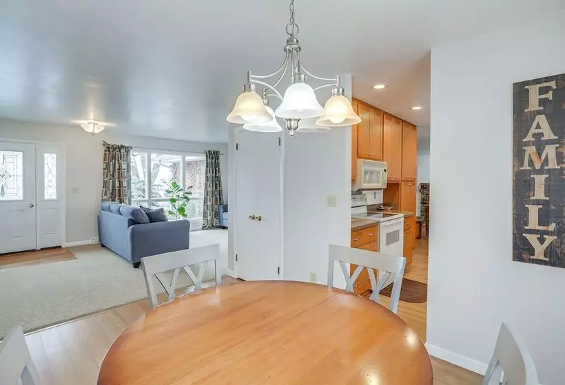 Peaceful + Quiet Home In Nappanees Countryside!