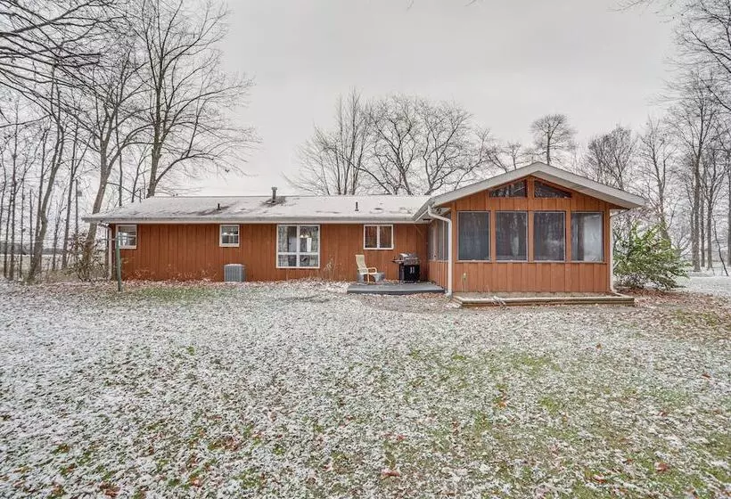 Peaceful + Quiet Home In Nappanees Countryside!