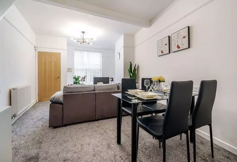 Majatalo Next To Liverpool Station Stadium City