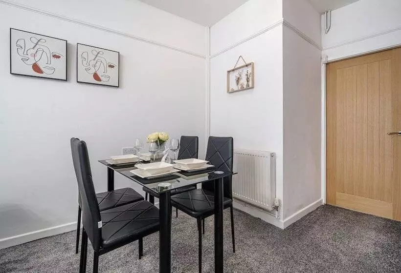 Majatalo Next To Liverpool Station Stadium City