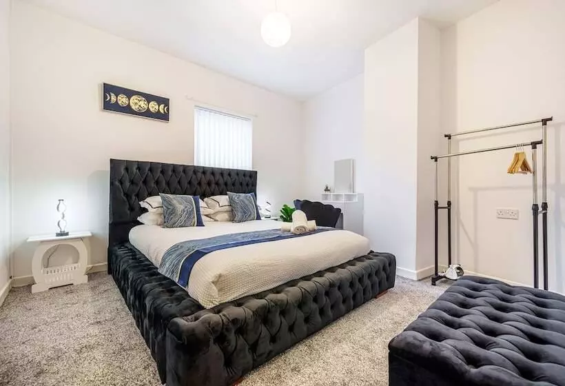 Majatalo Next To Liverpool Station Stadium City