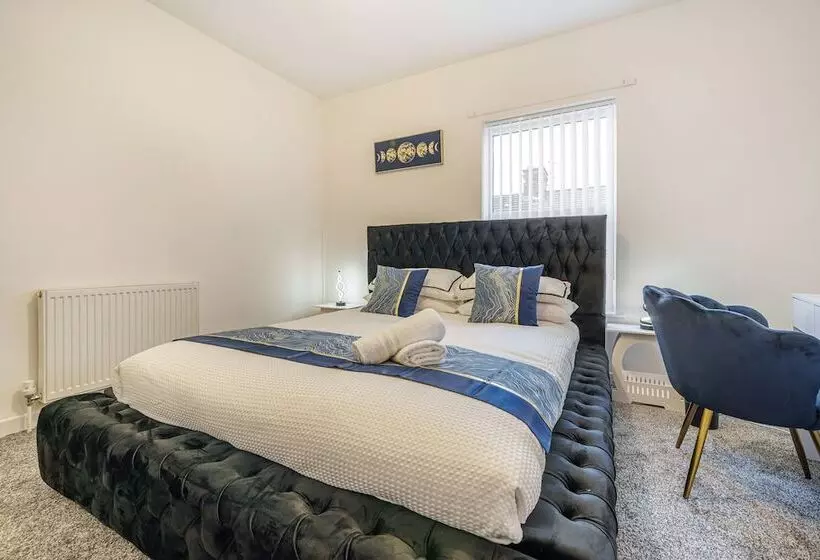 Majatalo Next To Liverpool Station Stadium City