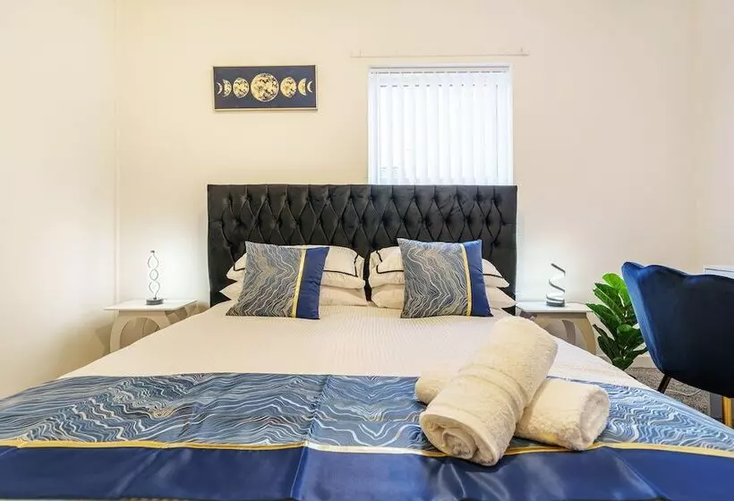 Majatalo Next To Liverpool Station Stadium City