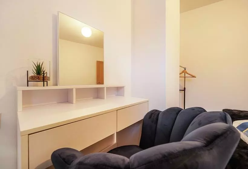 Majatalo Next To Liverpool Station Stadium City