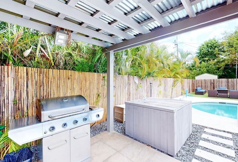 پانسیون Villa Camila 5br Luxury Home With Pool