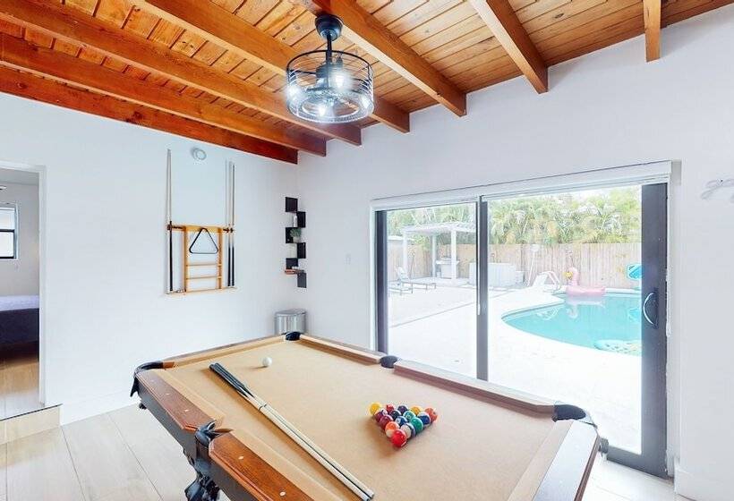 پانسیون Villa Camila 5br Luxury Home With Pool