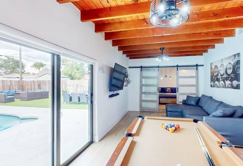 پانسیون Villa Camila 5br Luxury Home With Pool