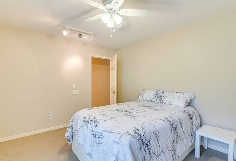 Pet Friendly Damon Home W/ Hot Tub & Yard!