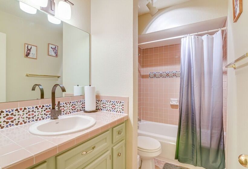 Pet Friendly Damon Home W/ Hot Tub & Yard!