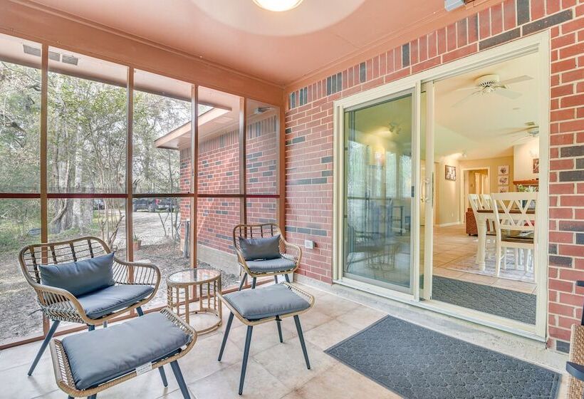 Pet Friendly Damon Home W/ Hot Tub & Yard!