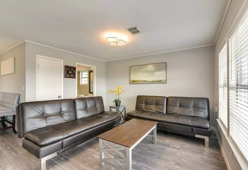 Pet Friendly Freeport Beach House W/ Covered Patio
