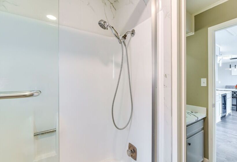 Pet Friendly Freeport Beach House W/ Covered Patio