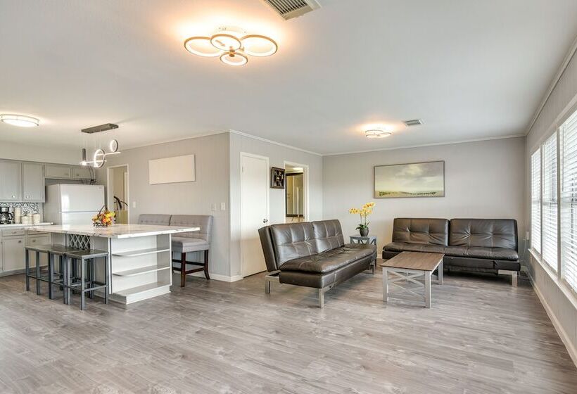 Pet Friendly Freeport Beach House W/ Covered Patio