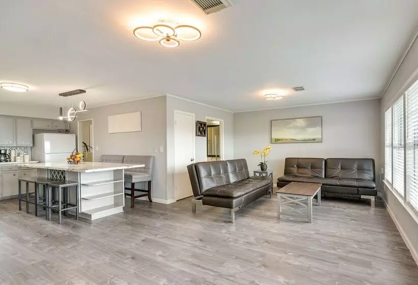 Pet Friendly Freeport Beach House W/ Covered Patio