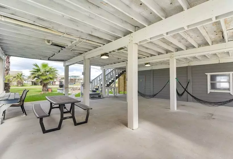 Pet Friendly Freeport Beach House W/ Covered Patio