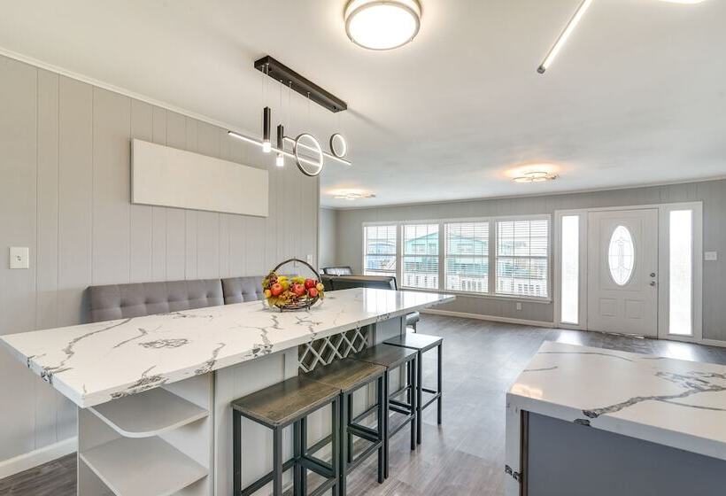 Pet Friendly Freeport Beach House W/ Covered Patio