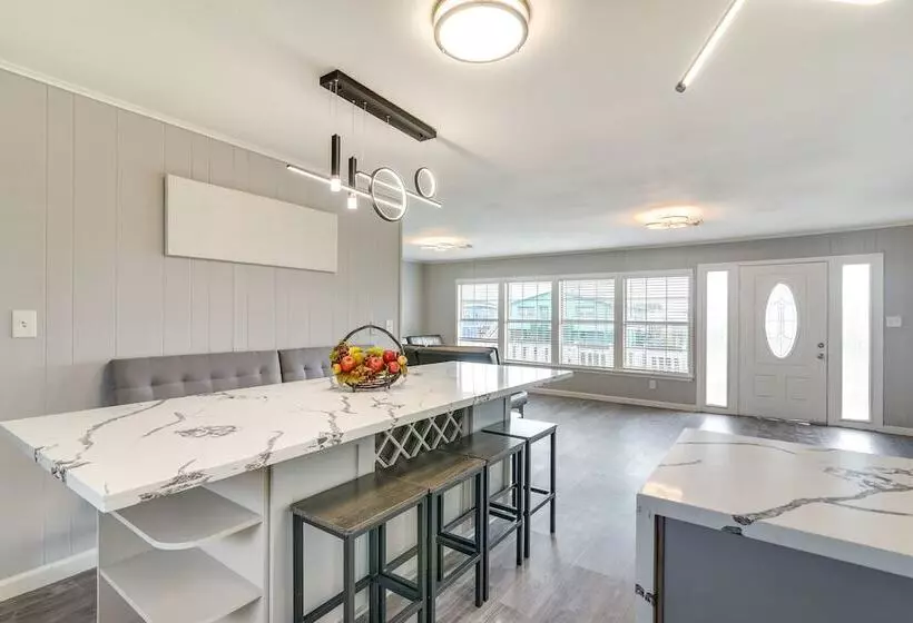 Pet Friendly Freeport Beach House W/ Covered Patio