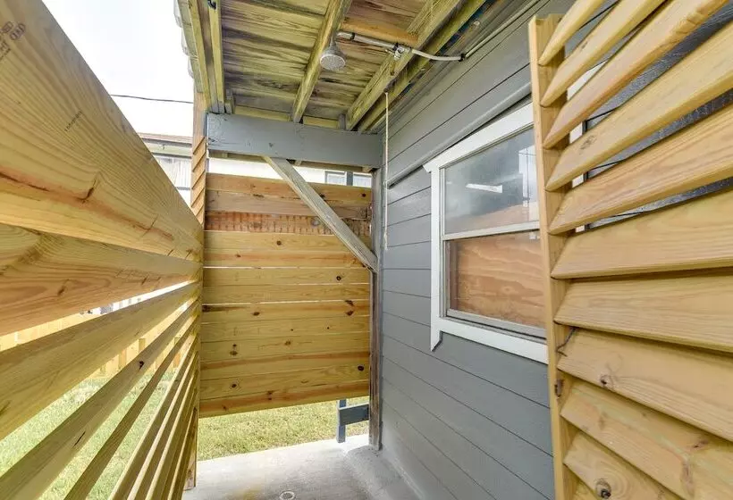 Pet Friendly Freeport Beach House W/ Covered Patio