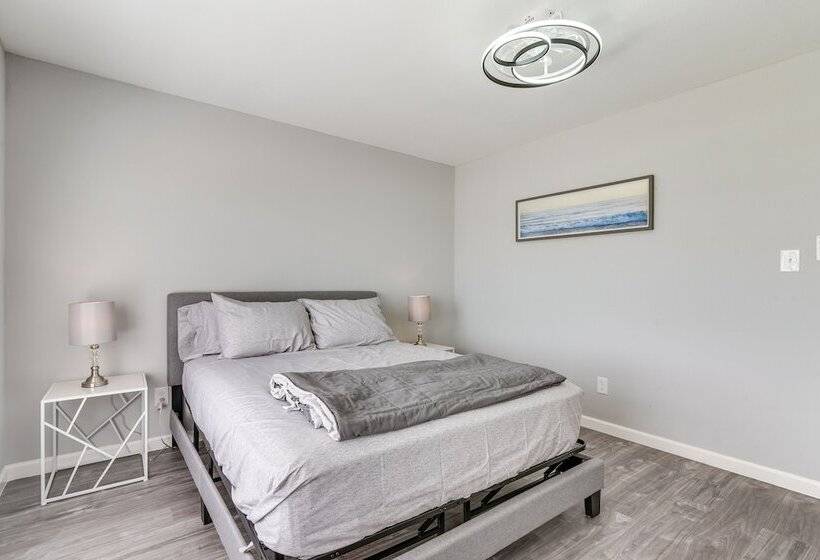 Pet Friendly Freeport Beach House W/ Covered Patio