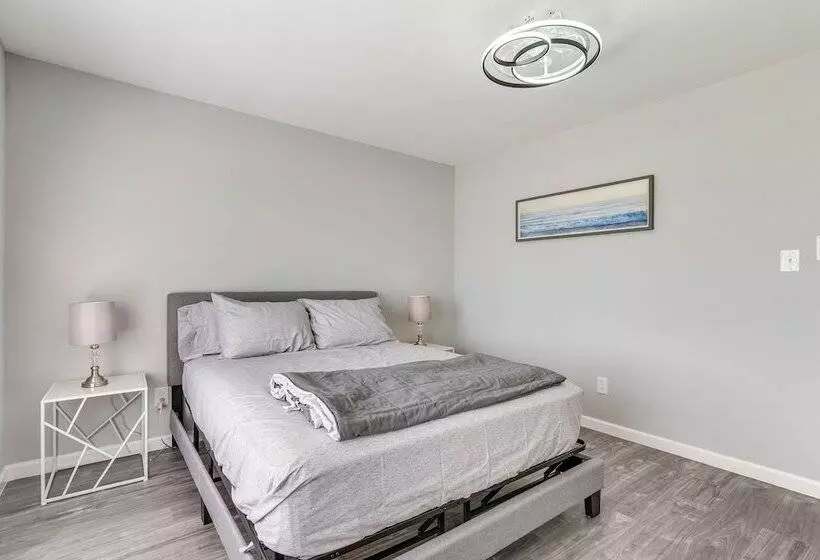 Pet Friendly Freeport Beach House W/ Covered Patio