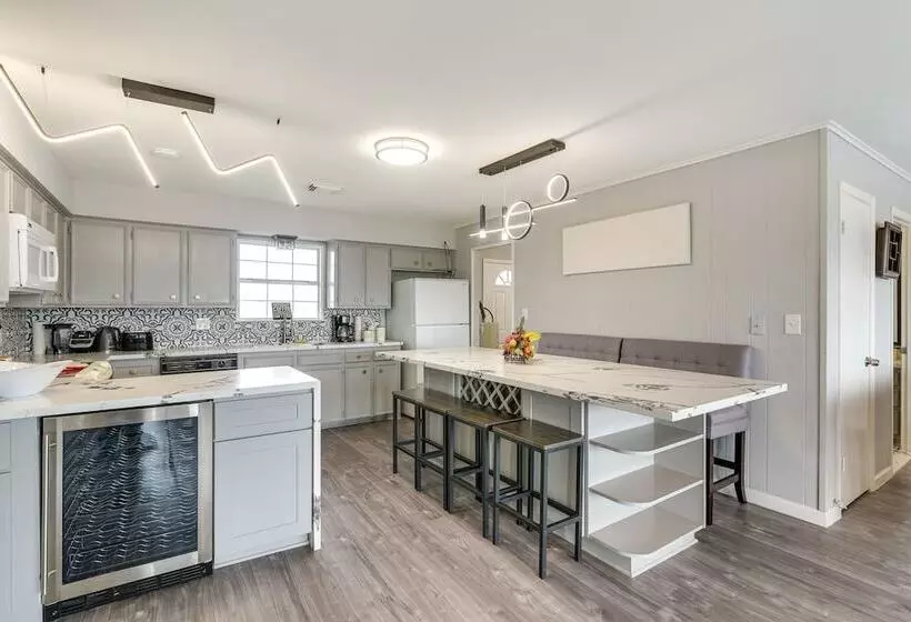 Pet Friendly Freeport Beach House W/ Covered Patio