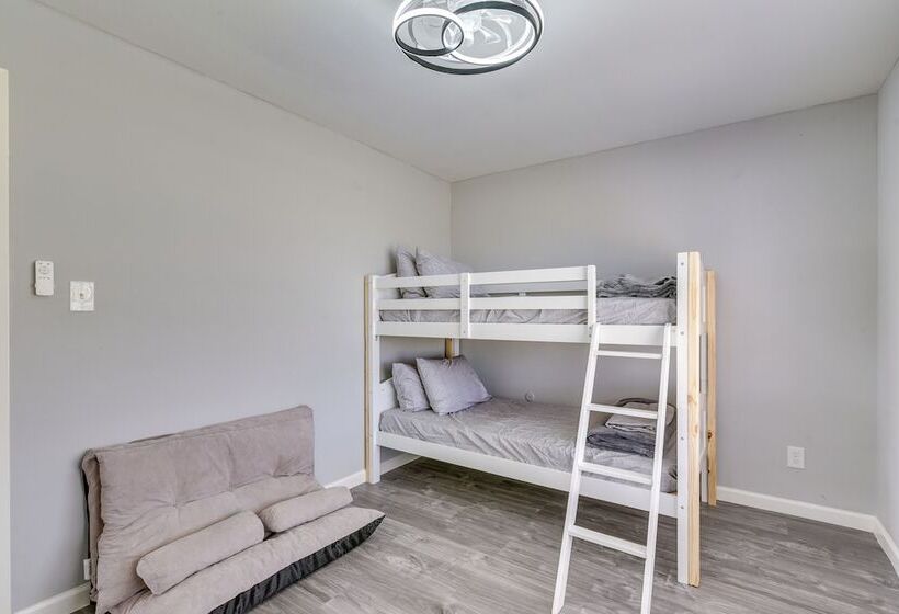 Pet Friendly Freeport Beach House W/ Covered Patio