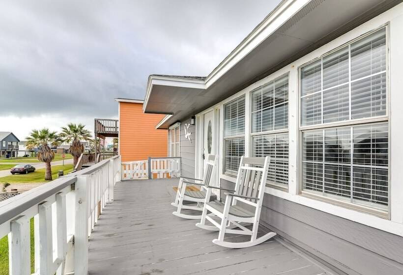 Pet Friendly Freeport Beach House W/ Covered Patio