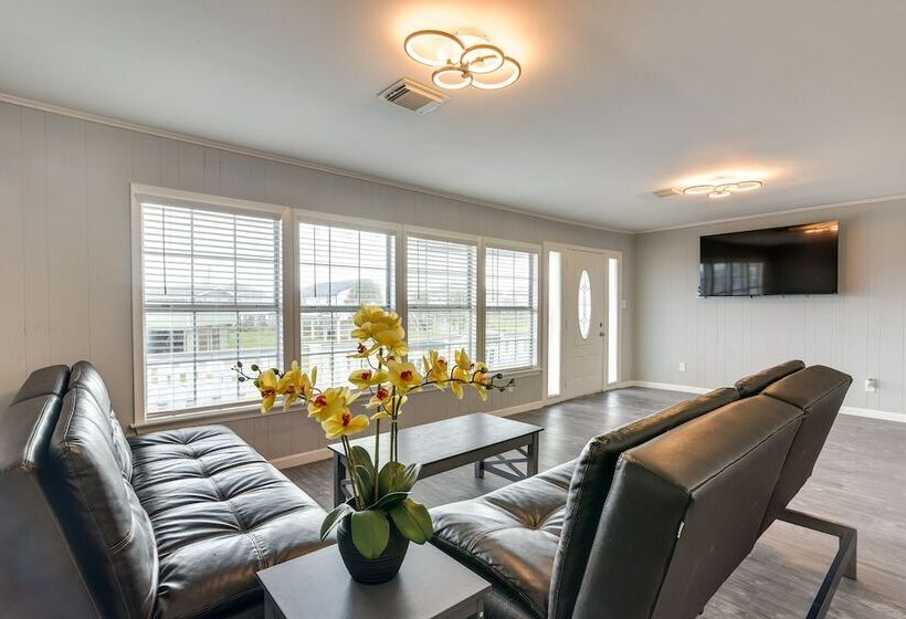 Pet Friendly Freeport Beach House W/ Covered Patio