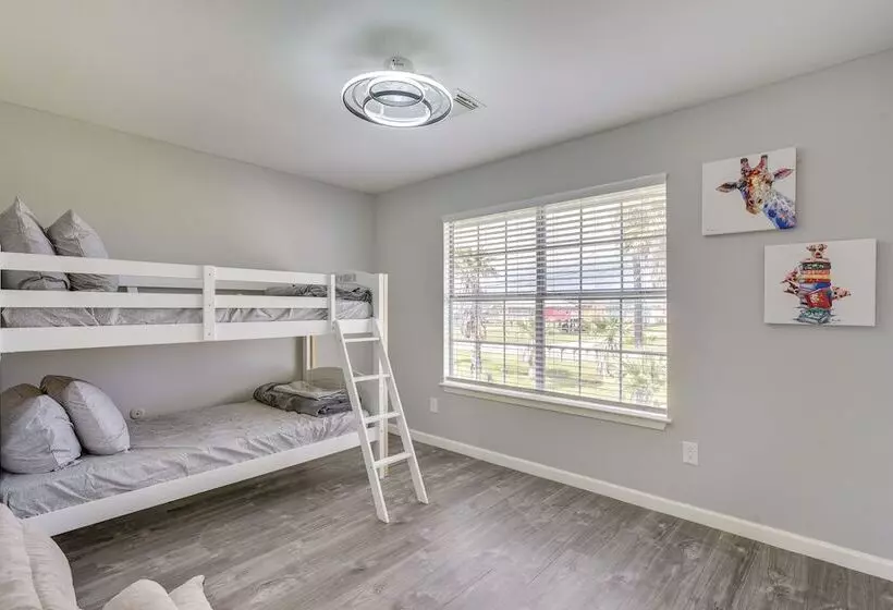 Pet Friendly Freeport Beach House W/ Covered Patio