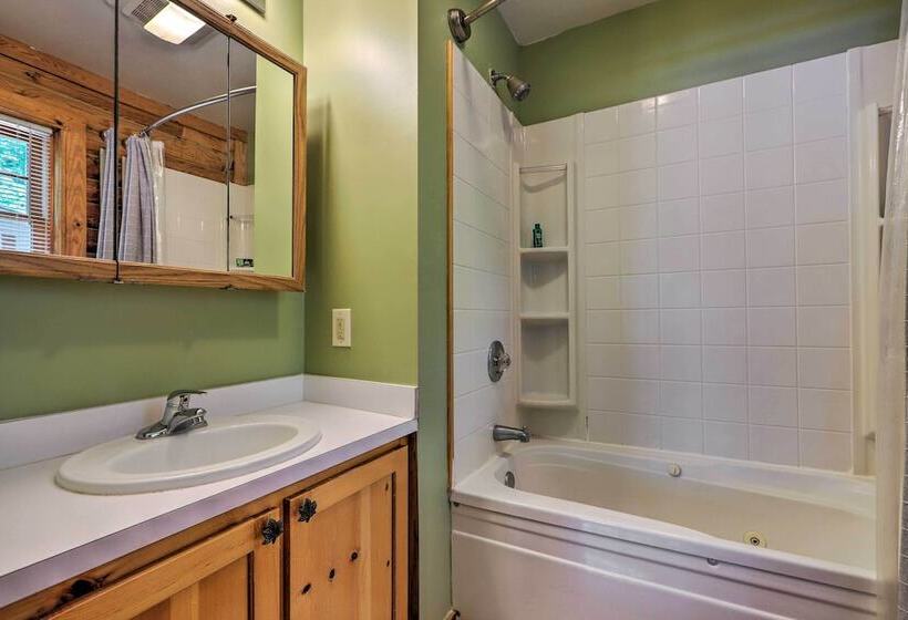 Pet Friendly Lake Oconee Cabin W/ Boat Dock!