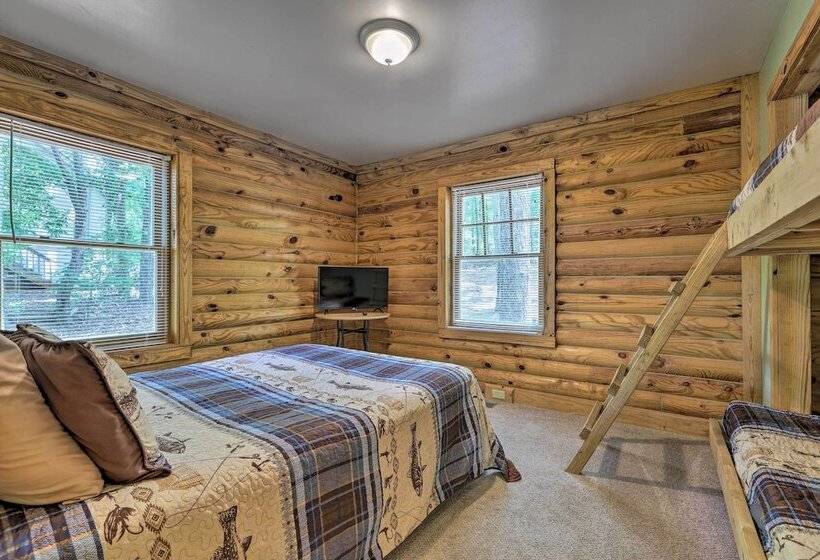 Pet Friendly Lake Oconee Cabin W/ Boat Dock!