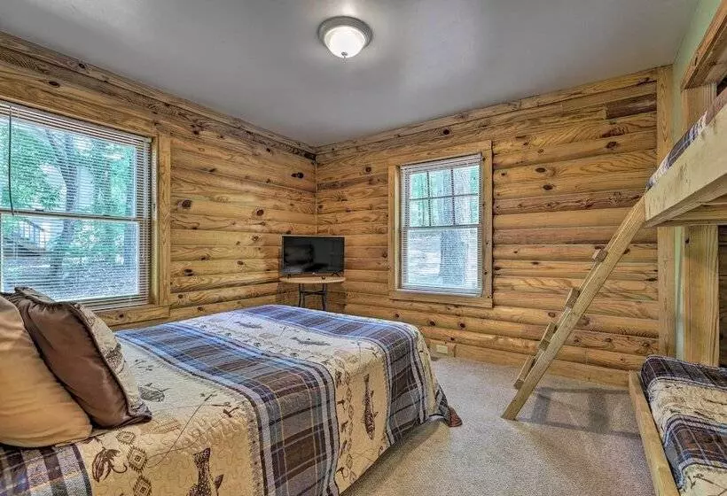 Pet Friendly Lake Oconee Cabin W/ Boat Dock!